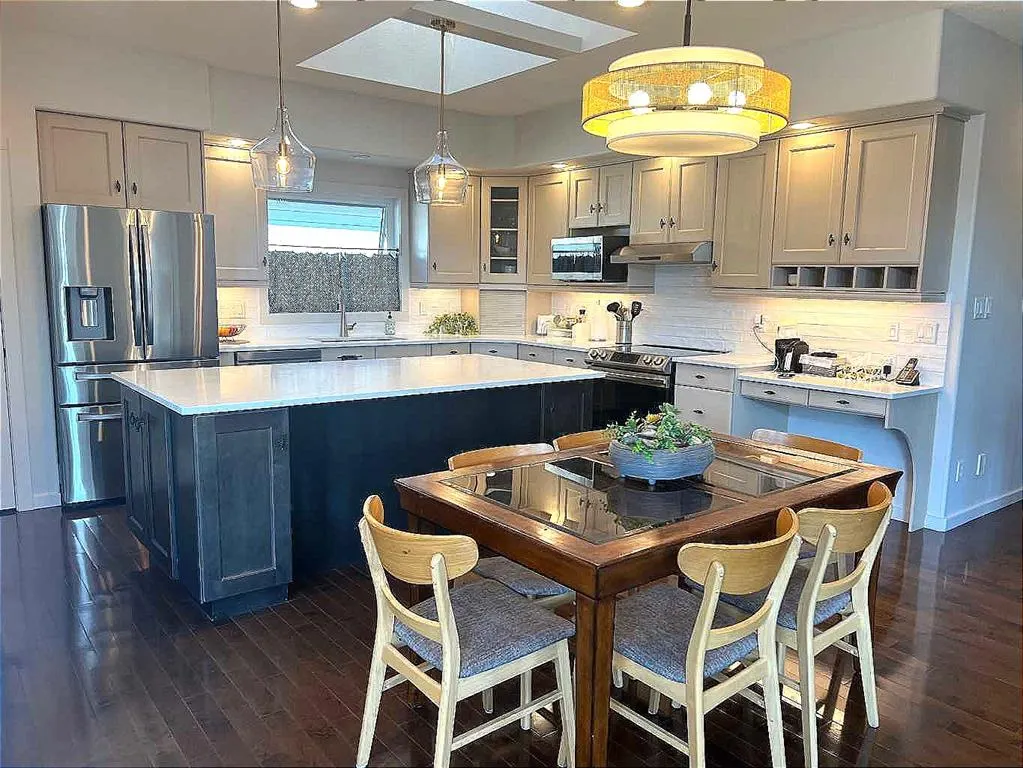 128 Grand River Boulevard W