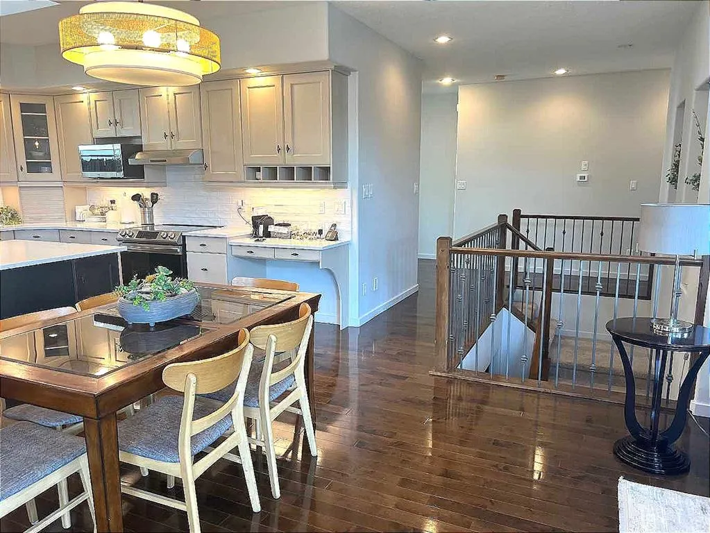 128 Grand River Boulevard W