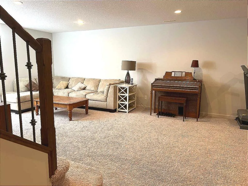 128 Grand River Boulevard W