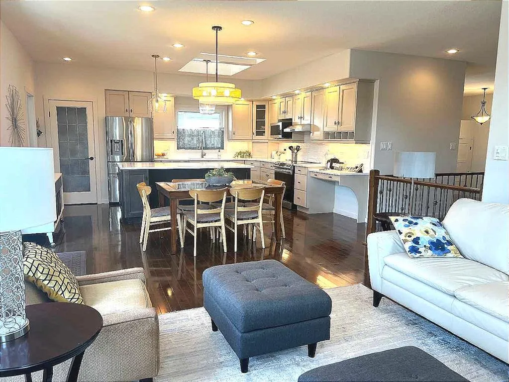 128 Grand River Boulevard W