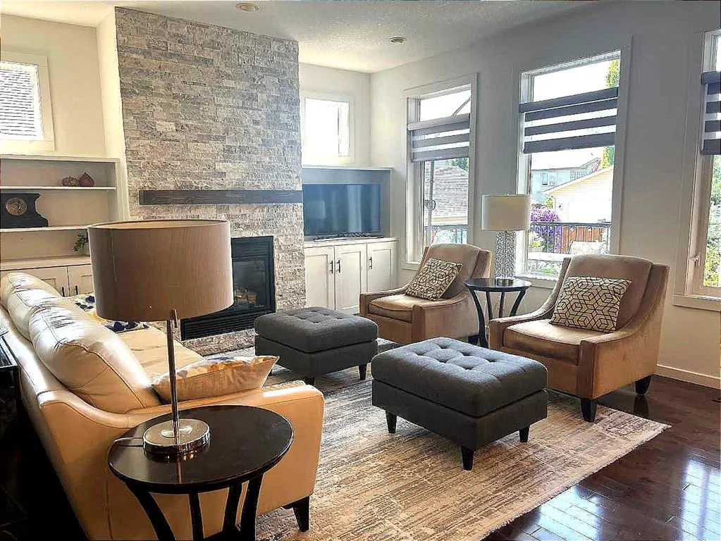 128 Grand River Boulevard W