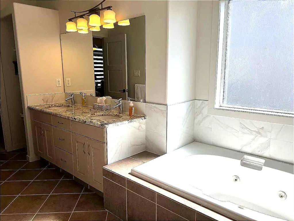 128 Grand River Boulevard W