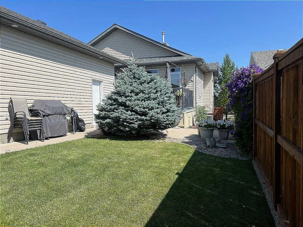 128 Grand River Boulevard W