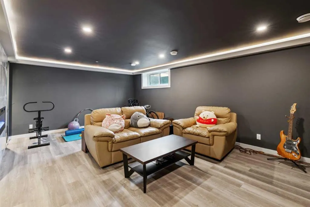 416 Livingston View NE