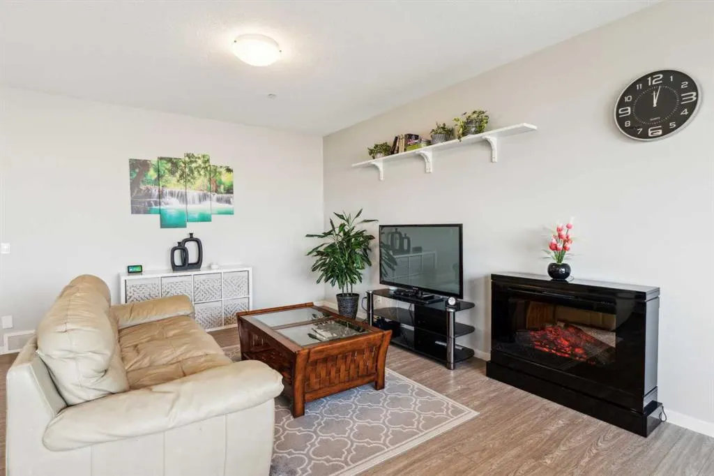 416 Livingston View NE