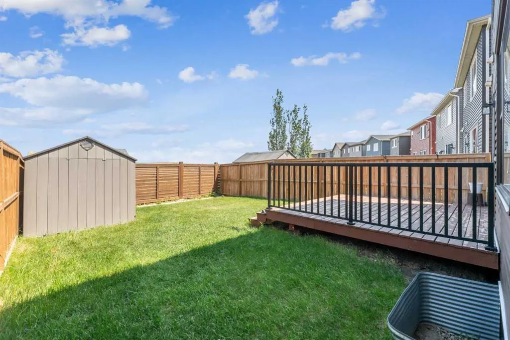 416 Livingston View NE