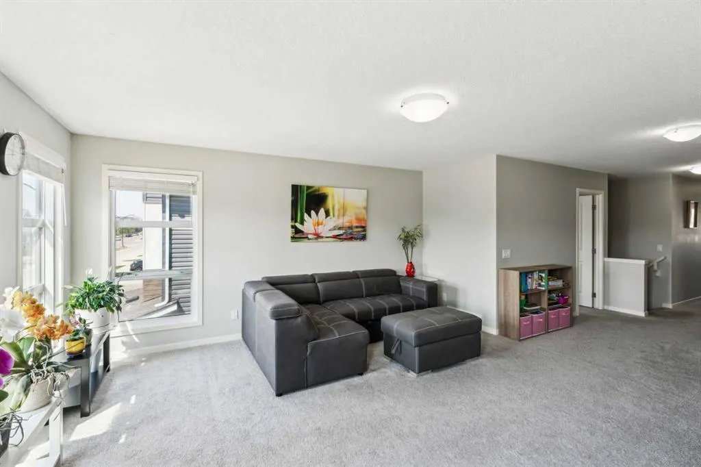 416 Livingston View NE