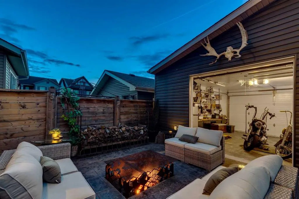 205 Copperpond Parade SE