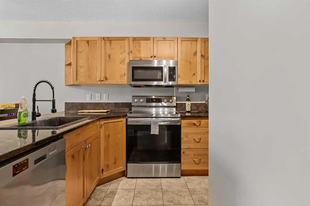 300 Palliser Lane, #122
