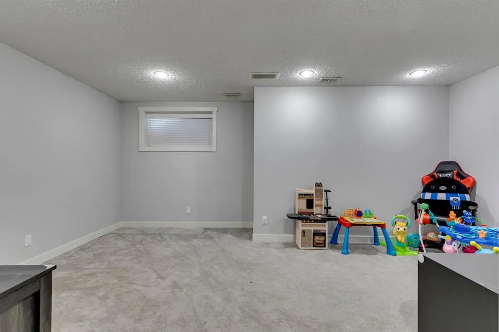 105 Copperpond Landing SE