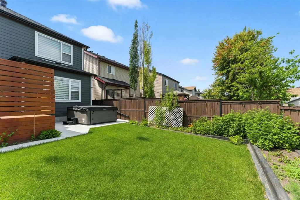 44 Copperleaf Way SE