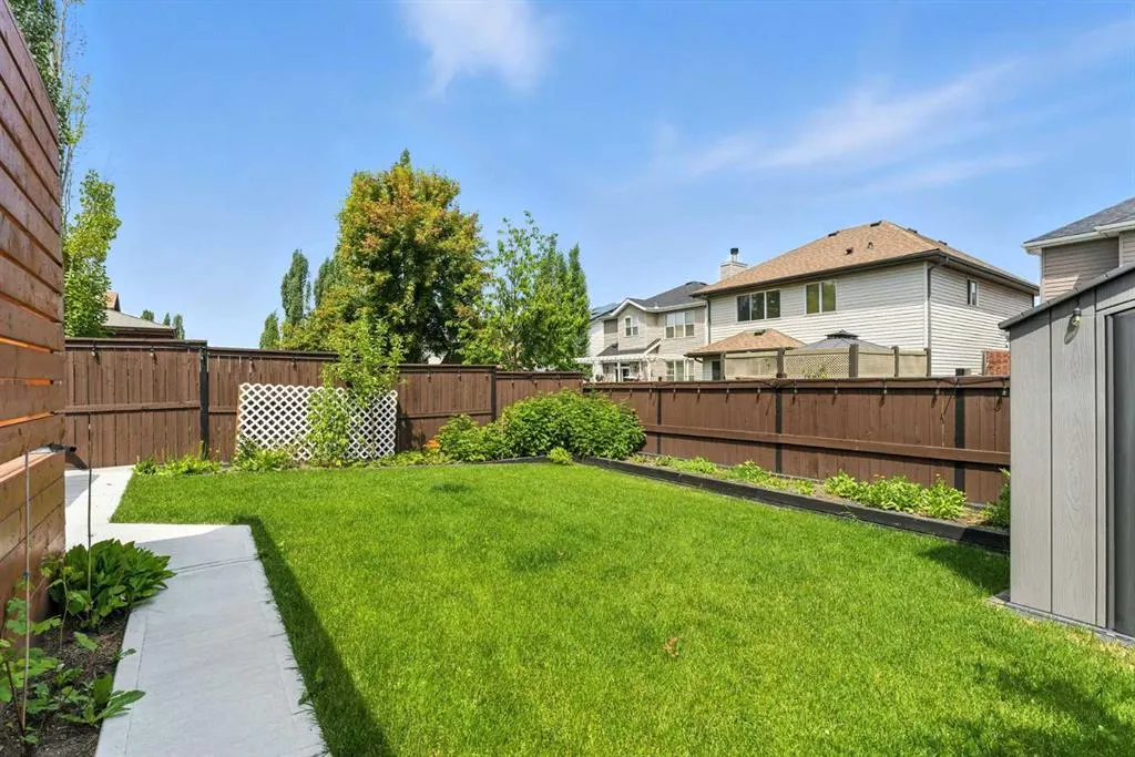 44 Copperleaf Way SE