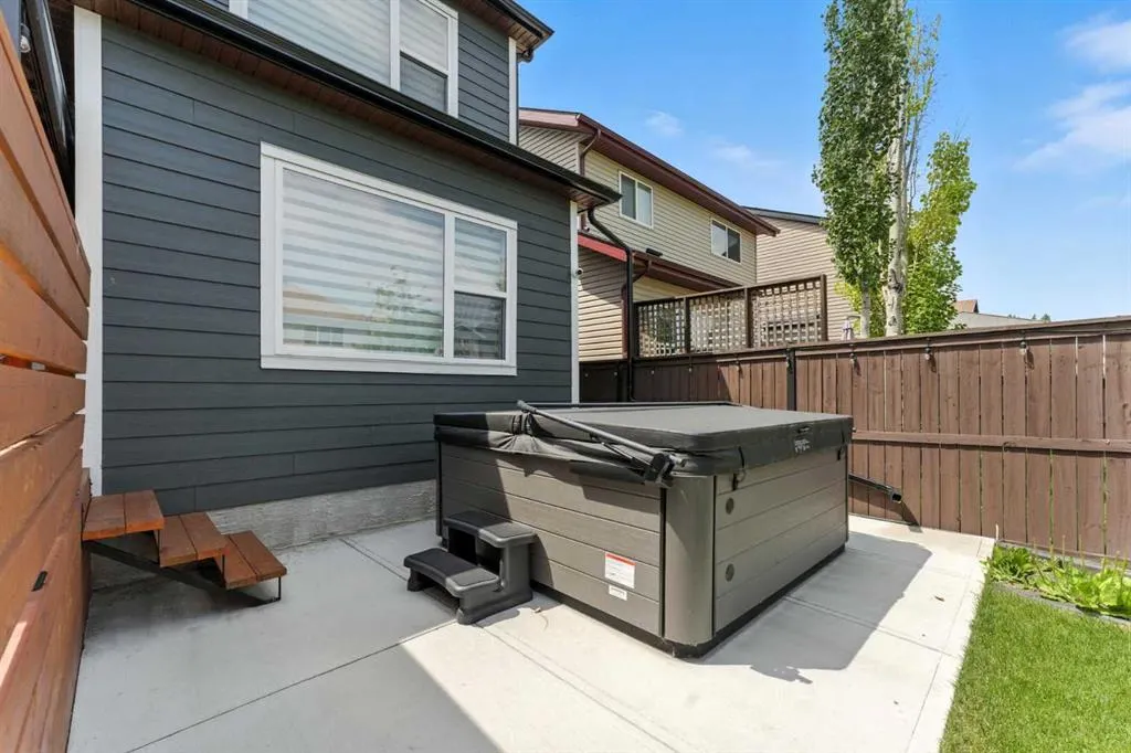 44 Copperleaf Way SE