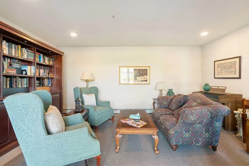 5201 Dalhousie Drive NW, #216