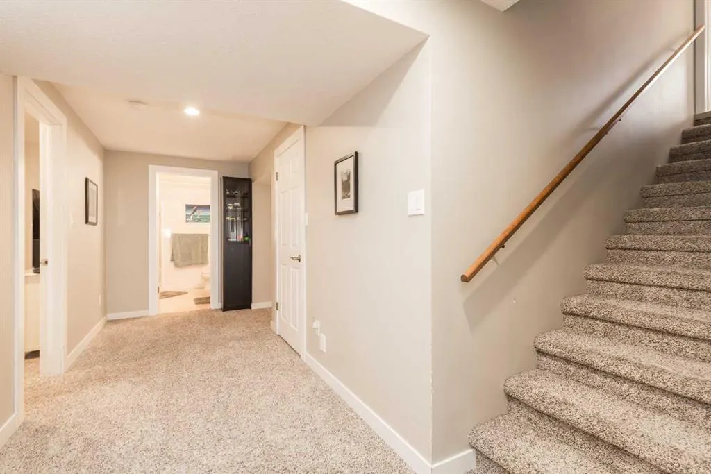 277 Coachwood Point W