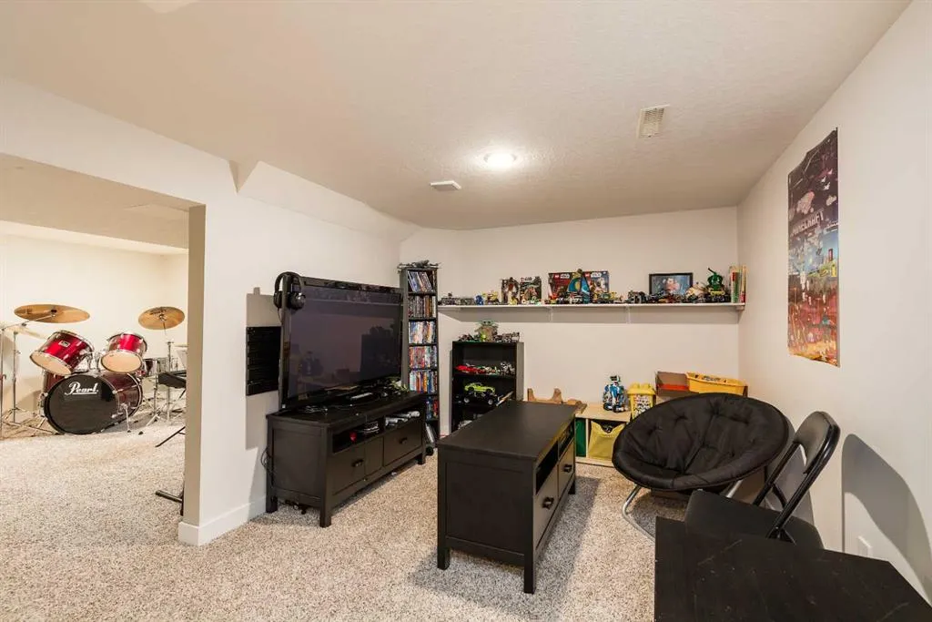 277 Coachwood Point W