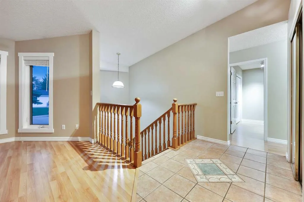 112 Shawinigan Way SW