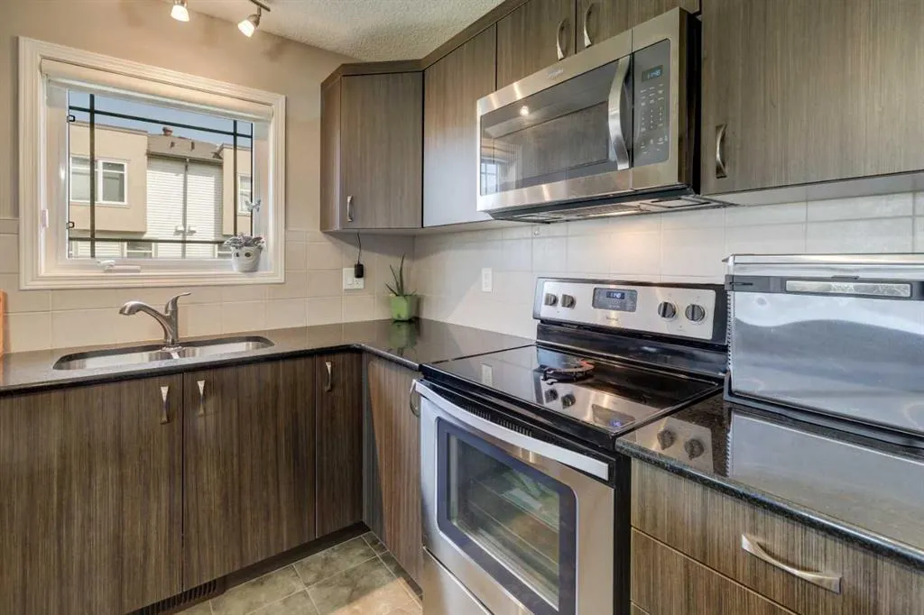 140 Windford Grove SW