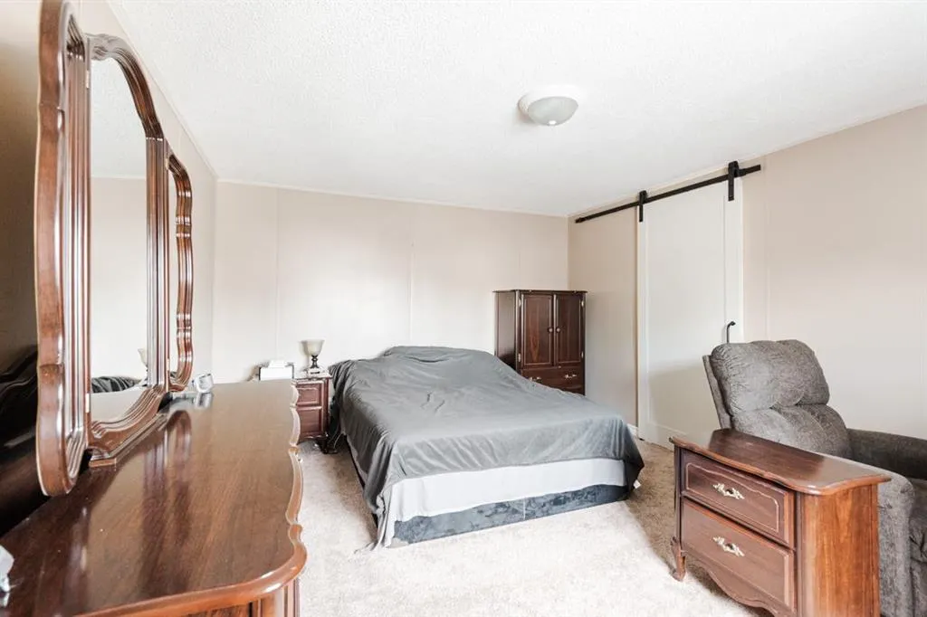 221 Harpe Way