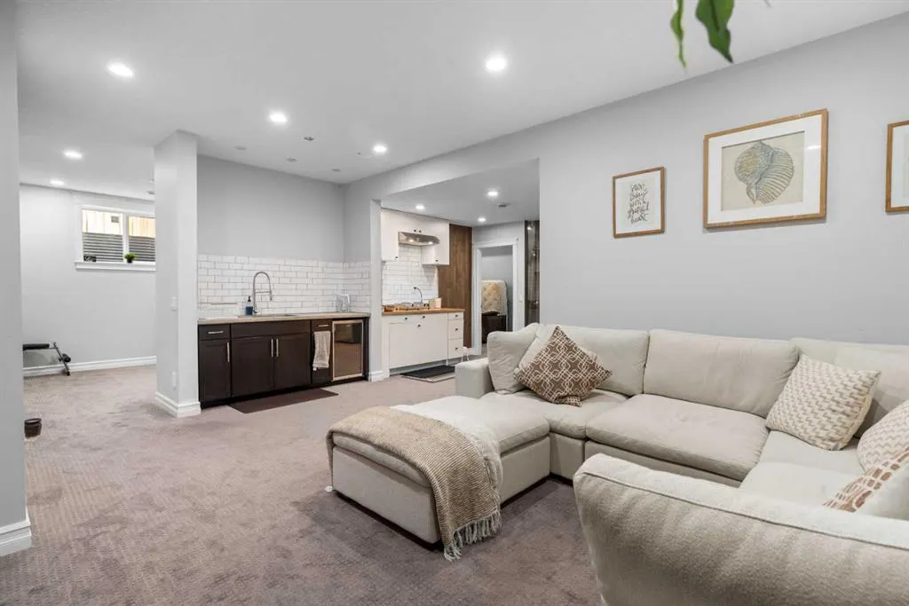 409 Kinniburgh Boulevard