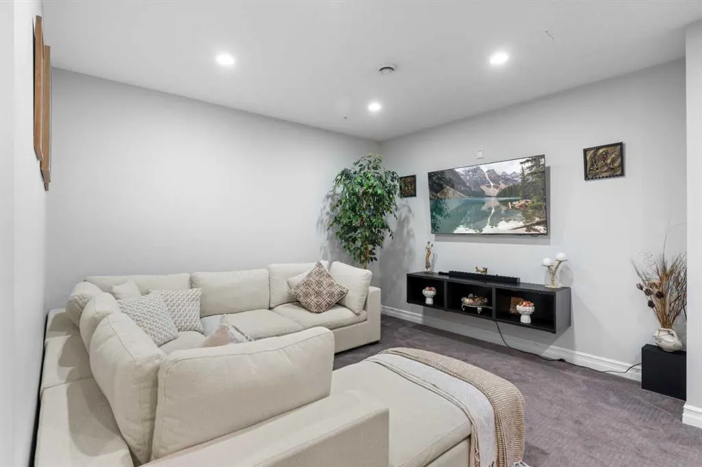 409 Kinniburgh Boulevard