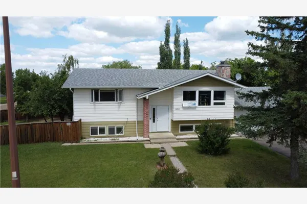902 3 Street W