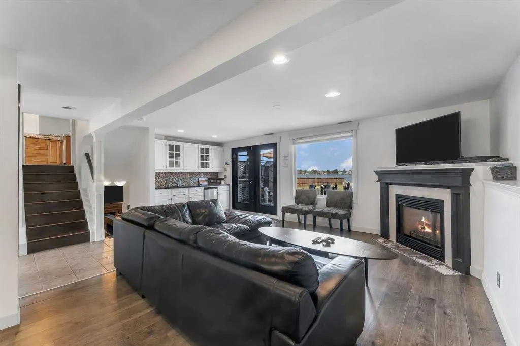 700 West Chestermere Drive