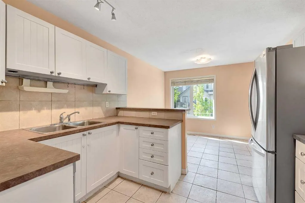34 Simcoe Place SW