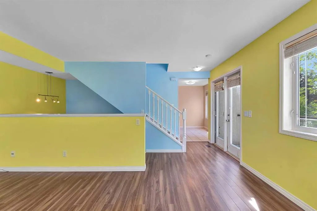 34 Simcoe Place SW