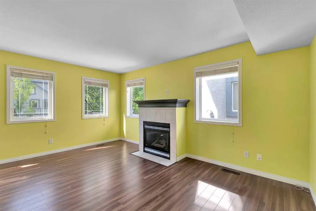 34 Simcoe Place SW