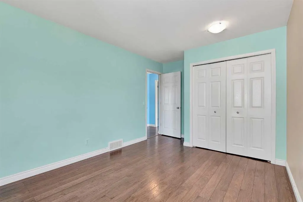 34 Simcoe Place SW