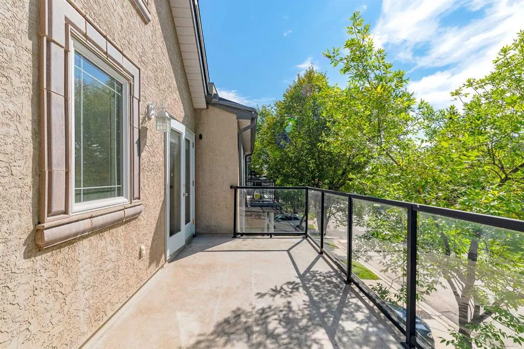 34 Simcoe Place SW