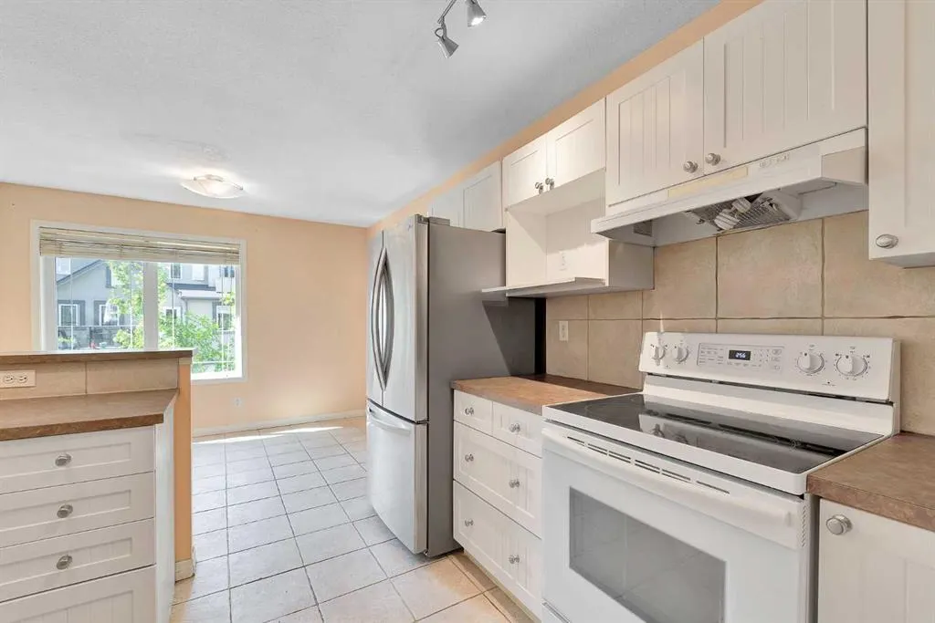 34 Simcoe Place SW