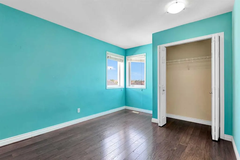 34 Simcoe Place SW