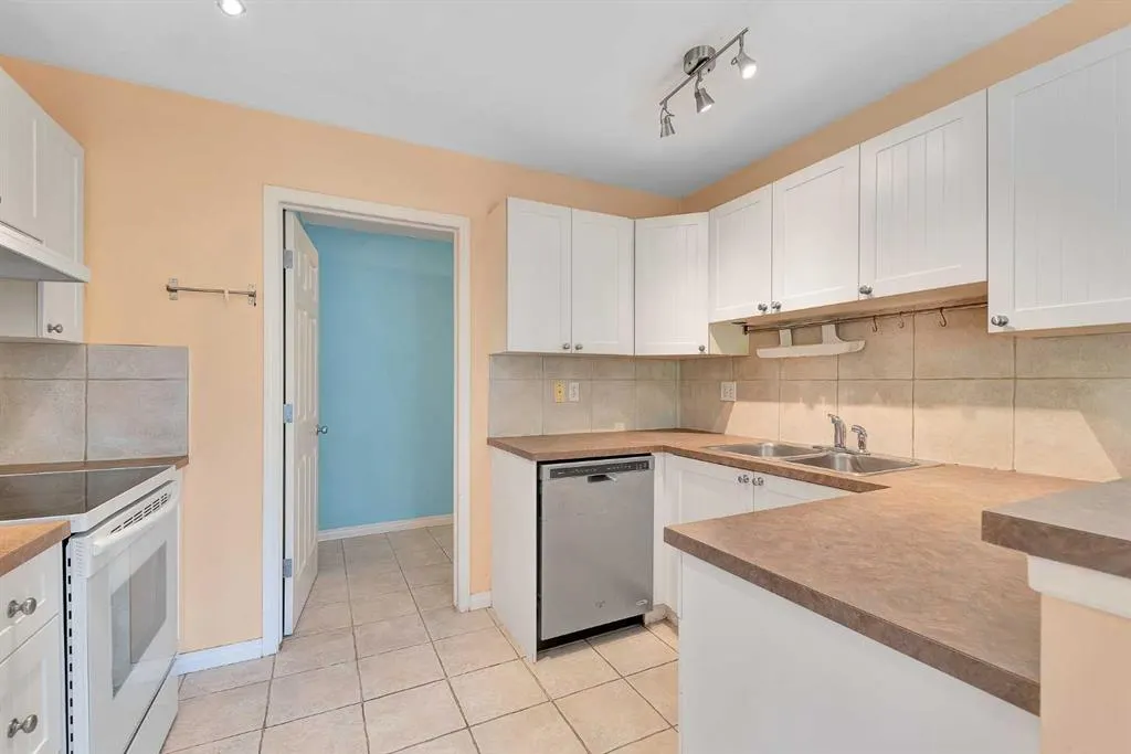 34 Simcoe Place SW
