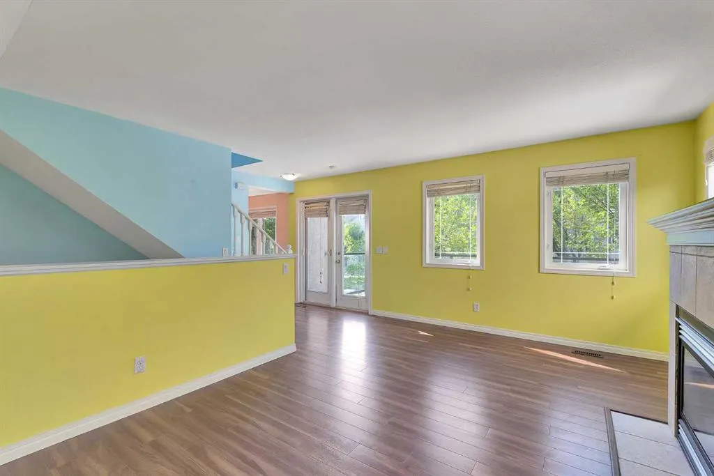 34 Simcoe Place SW