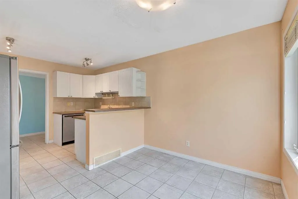 34 Simcoe Place SW