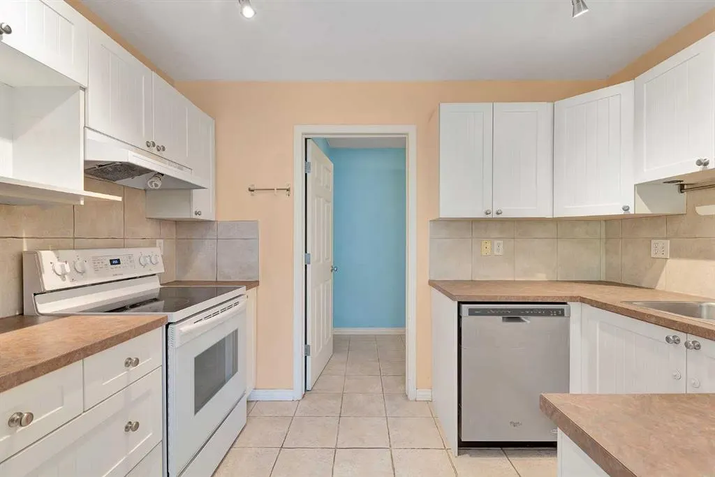 34 Simcoe Place SW