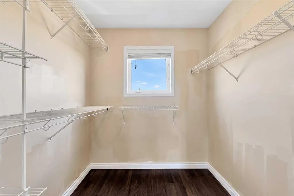 34 Simcoe Place SW