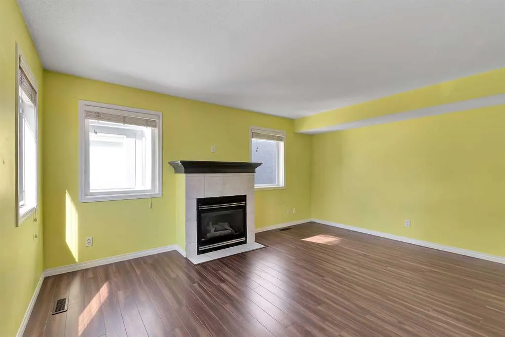 34 Simcoe Place SW