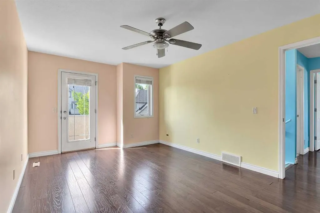 34 Simcoe Place SW