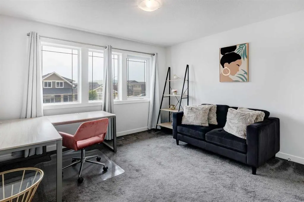 100 Emberside Glen