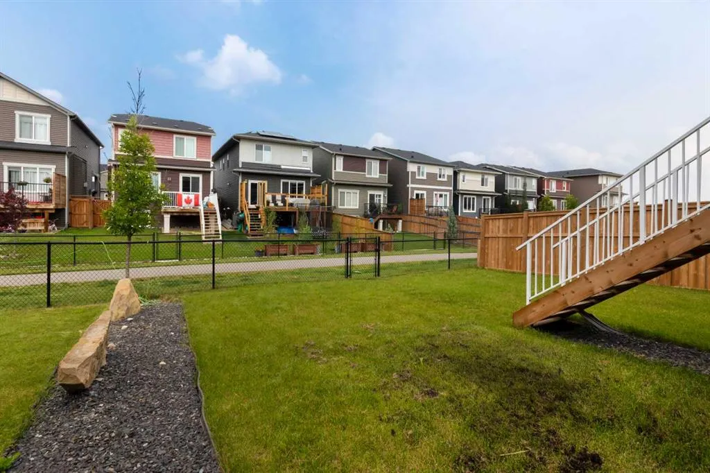 100 Emberside Glen