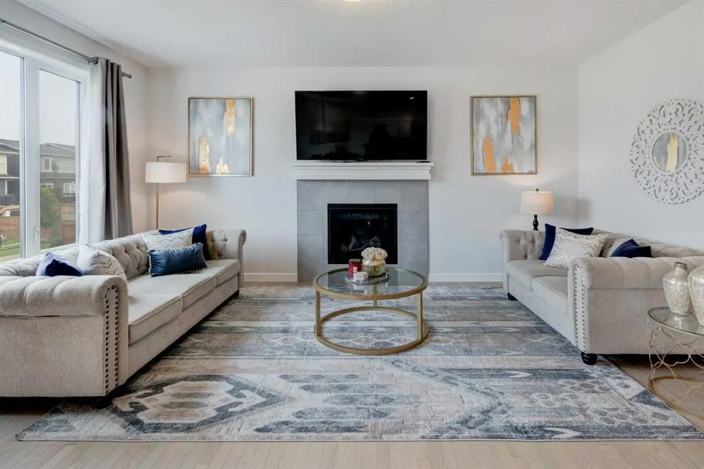 100 Emberside Glen