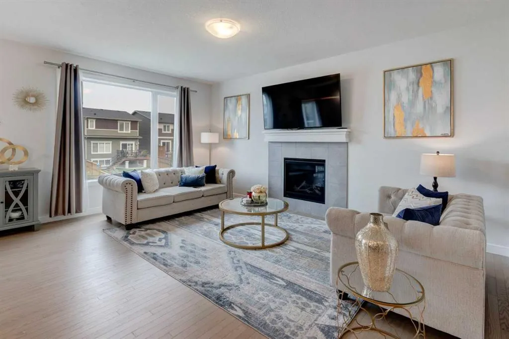 100 Emberside Glen