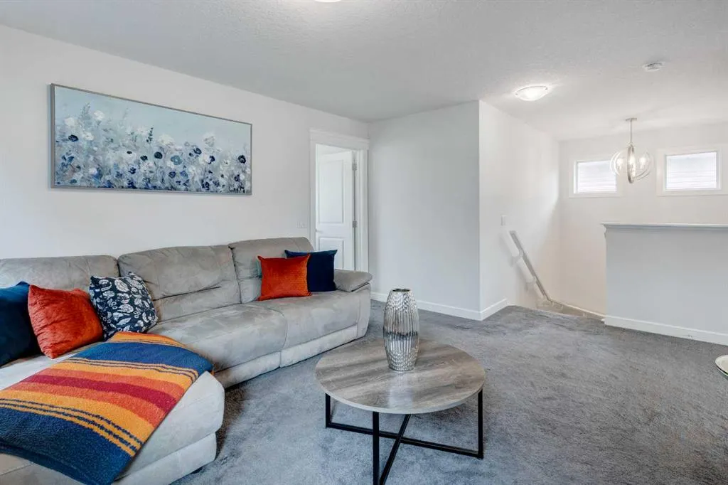 100 Emberside Glen