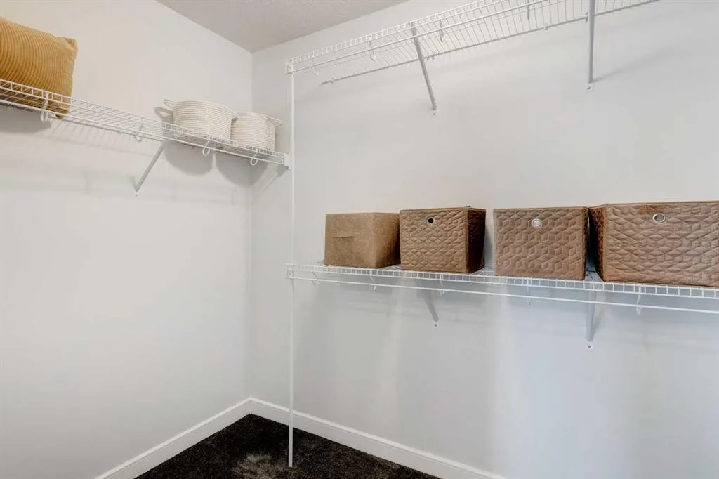 100 Emberside Glen