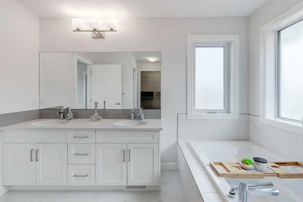 100 Emberside Glen