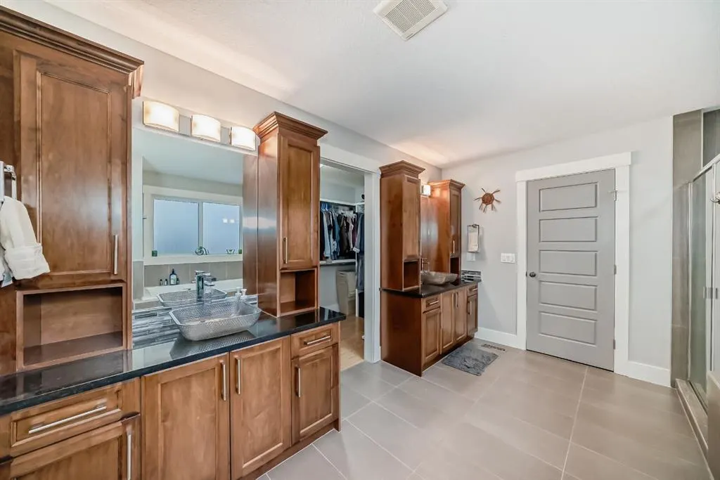 168 kinniburgh Circle