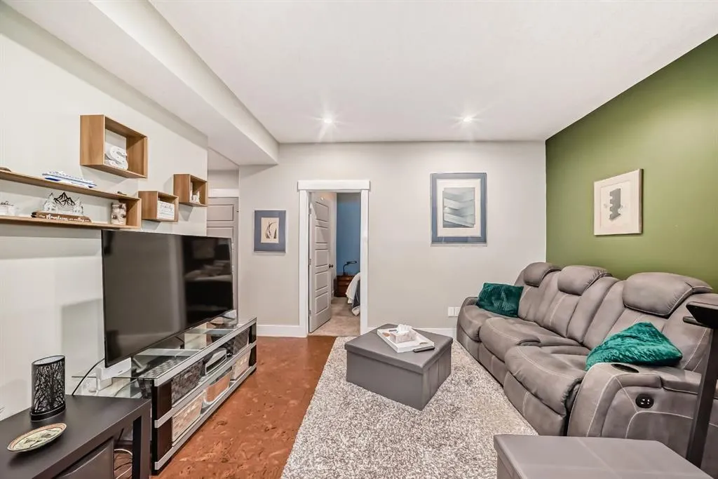168 kinniburgh Circle